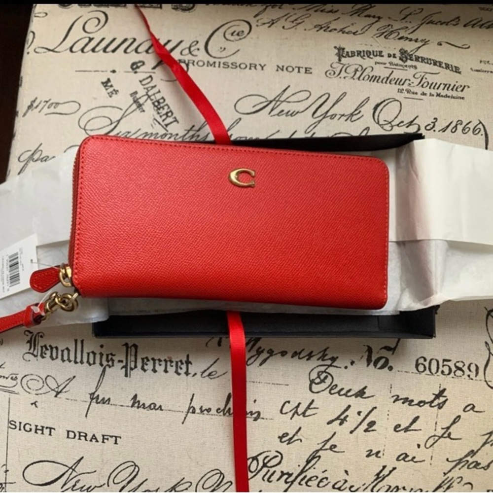 NWT Coach Accordion Zip Wallet